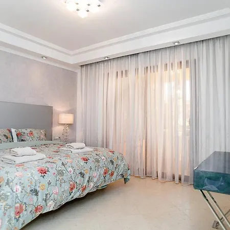 First Line Beach Complex Apartment